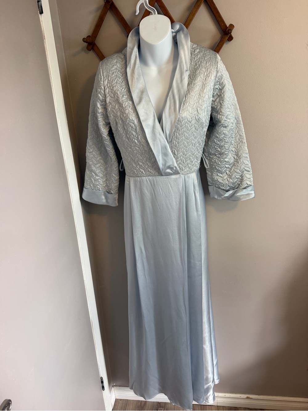Mme. Sarette Vintage Quilted Satin Wrap Dressing Gown Robe Ice Blue NWT S